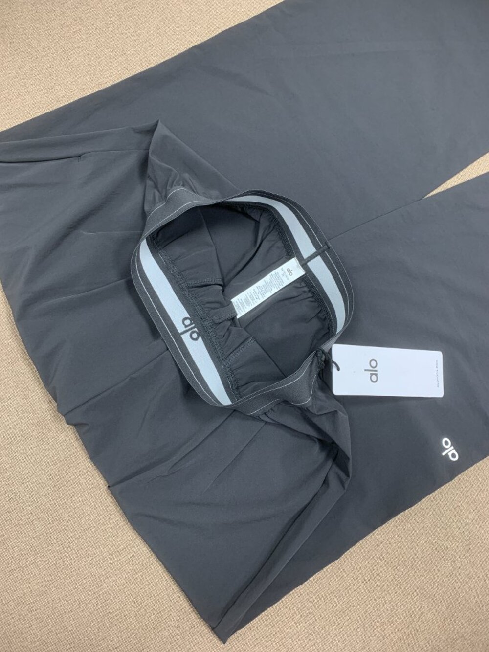 🦈NWT ALO Yoga Dark Grey Trousers Suit Up🤳Regular 30" InSeam - Picture 4 of 6